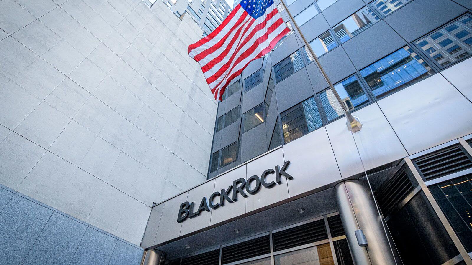 Консультативная группа по финансовым рынкам BlackRock в течение двух недель распродавала ценные бумаги, включая части обеспеченных кредитных обязательств, коммерческие ипотечные облигации и долговые обязательства, обеспеченные нишевыми активами.