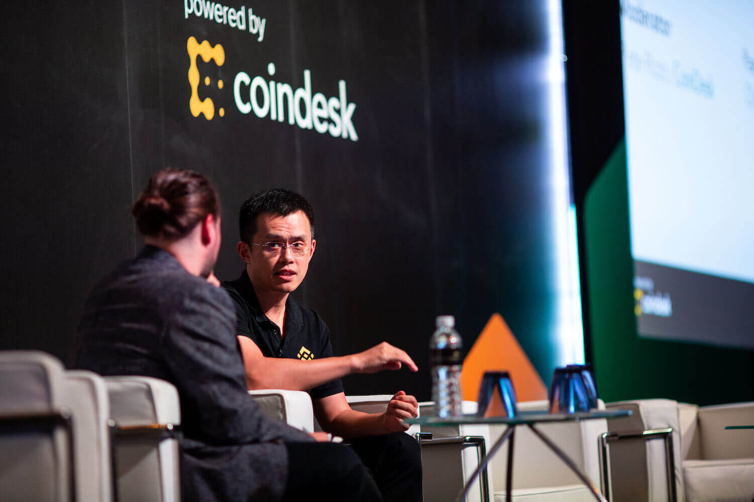 Генеральный директор Binance отрицает интерес к CoinDesk